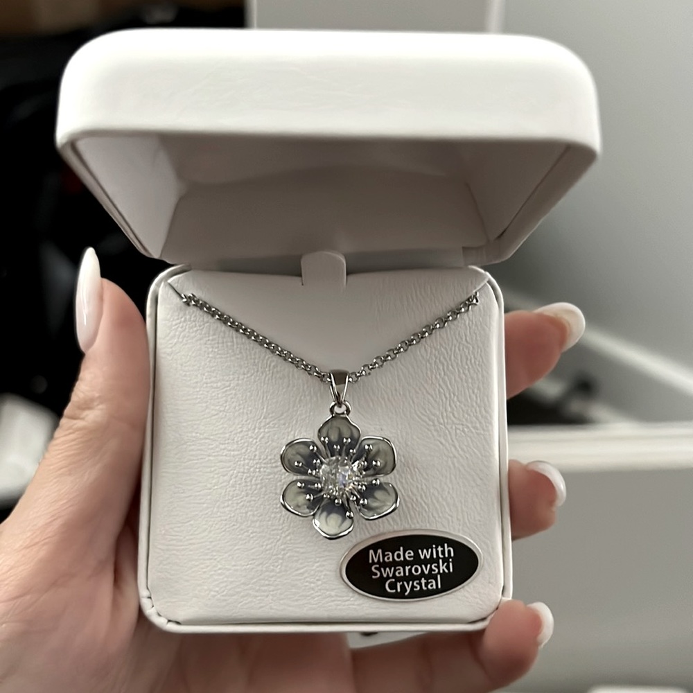 Flower silver necklace